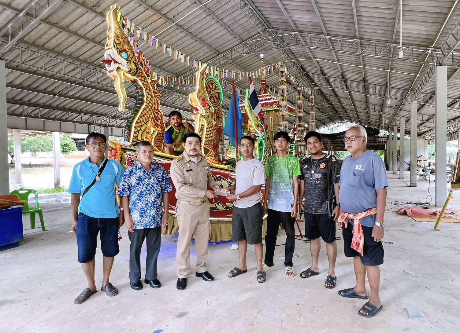 ลงพื้นที่มอบเงินสนับสนุนเพื่อทำการบูรณะเรือพระวัดป่าแก่บ่อหิน หมู่ที่ 1