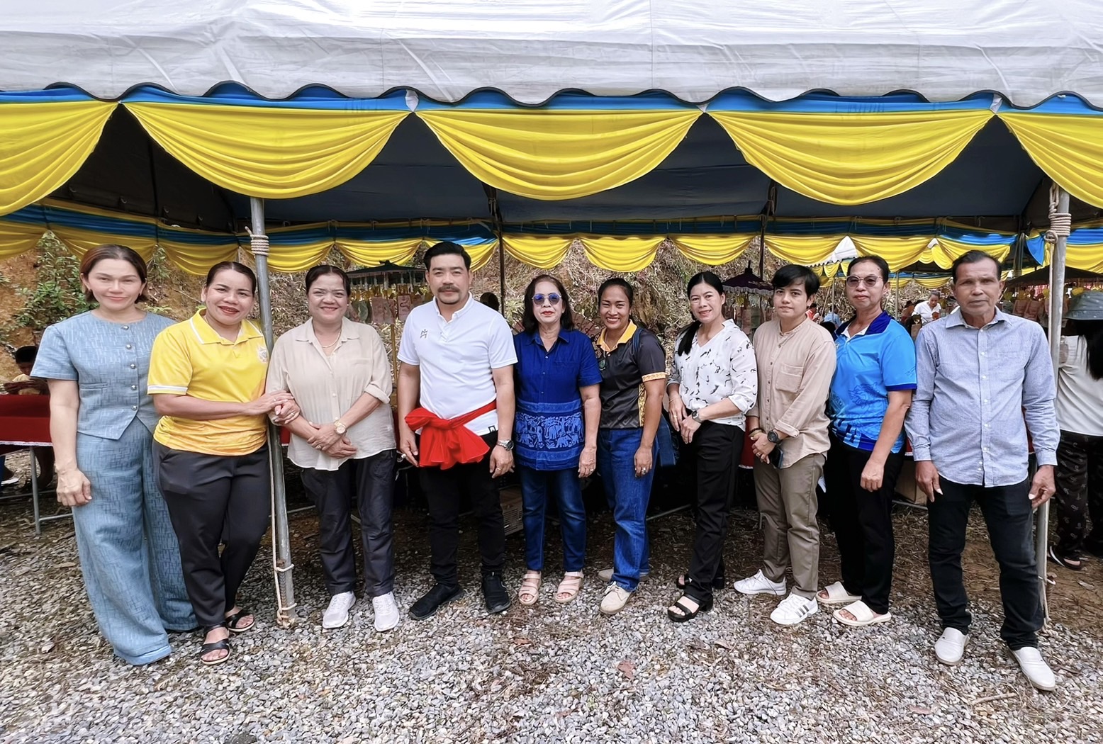 ร่วมทำบุญทอดกฐินสามัคคี