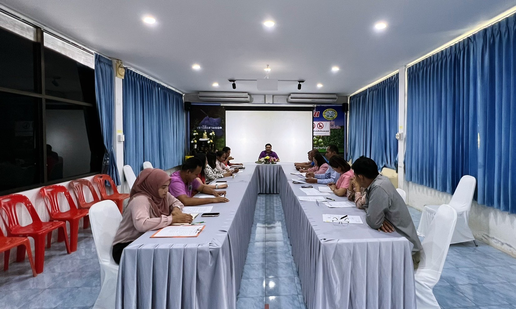 ประชุมหัวหน้าส่วนภายใน องค์การบริหารส่วนตำบลป่าแก่บ่อหิน ประจำเดือน พฤษภาคม พ.ศ.2568