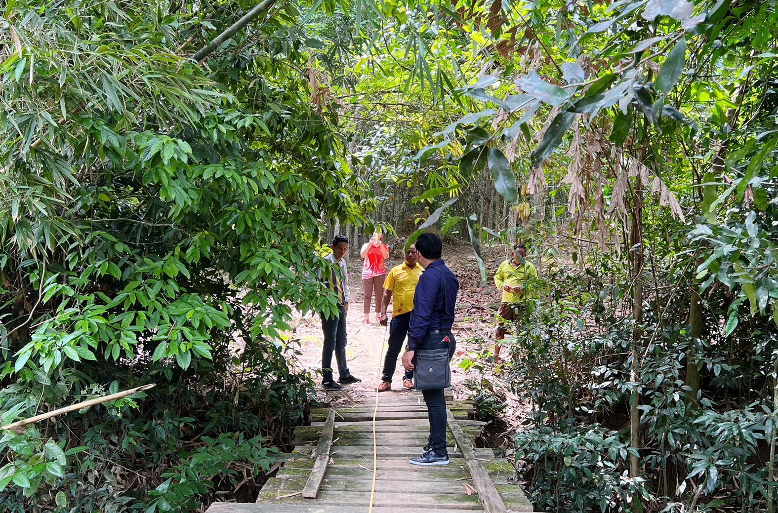 ลงพื้นที่ตรวจสอบสะพาน พร้อมดำเนินการปรับปรุงสะพานหมู่ที่ 6 บ้านทุ่งขมิ้น ตำบลป่าแก่บ่อหิน อำเภอทุ่งหว้า จังหวัดสตูล