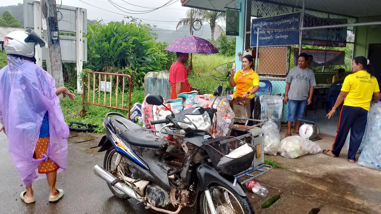 ธนาคารขยะรีไซเคิลชุมชน หมู่ที่ 6 บ้านทุ่งขมิ้น