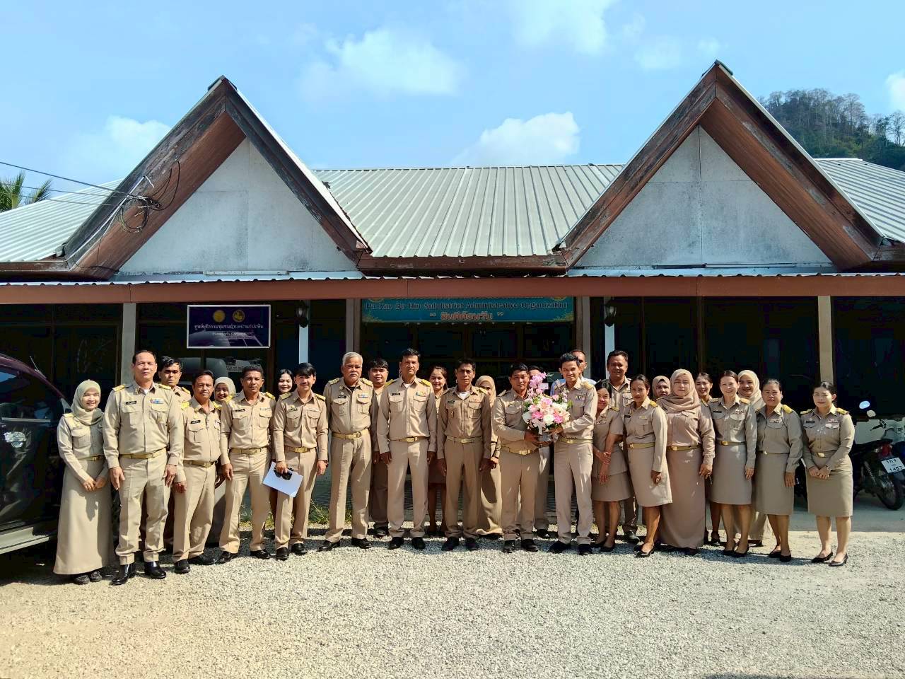 ร่วมกันต้อนรับและแสดงความยินดีกับ นายกิตติคุณ เซ่งซิ้น ในโอกาสเข้ารับตำแหน่ง นายกองค์การบริหารส่วนตำบลป่าแก่บ่อหิน