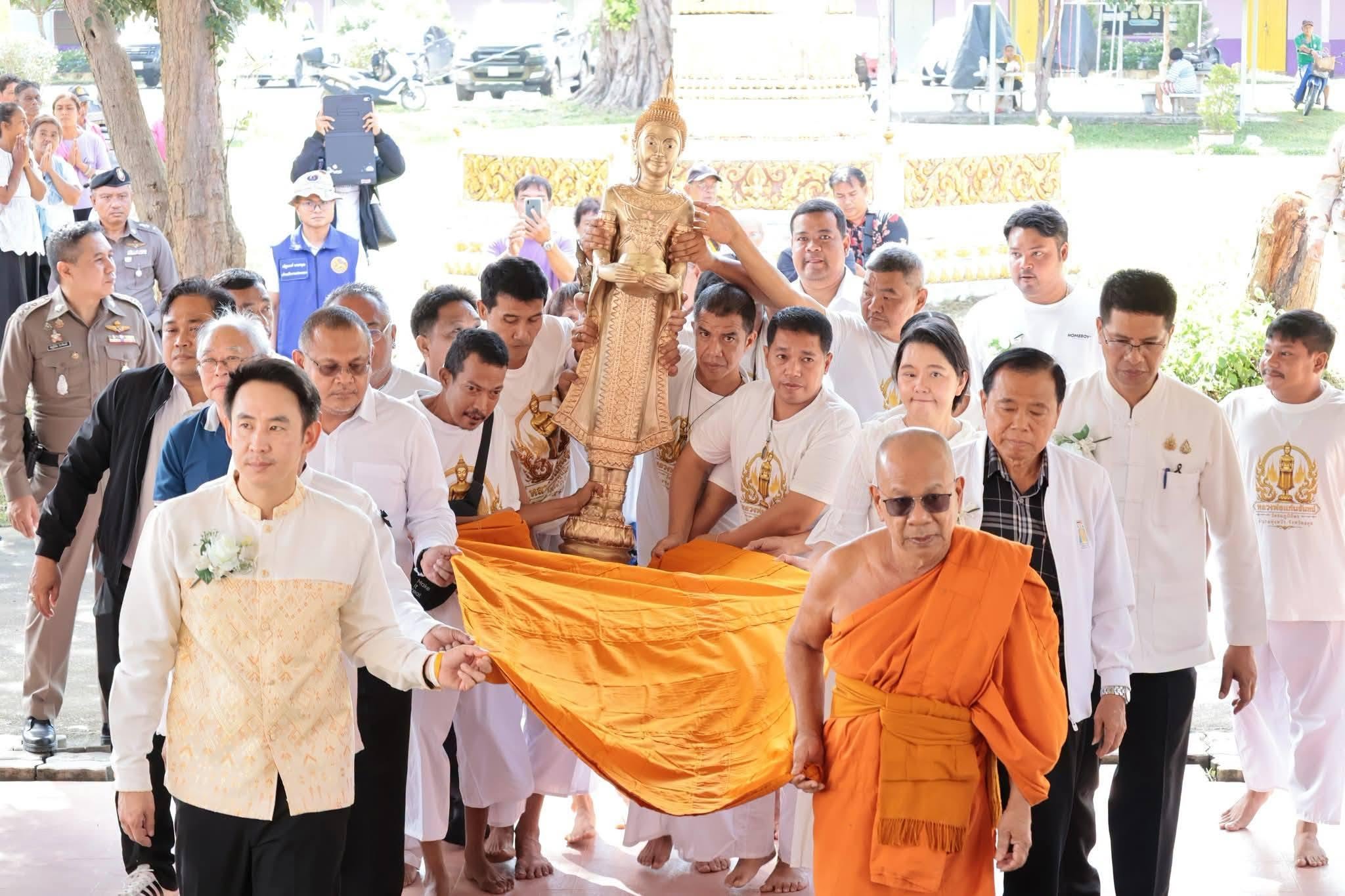 ร่วมพิธีสมโภชน์องค์หลวงพ่อแก่นจันทร์