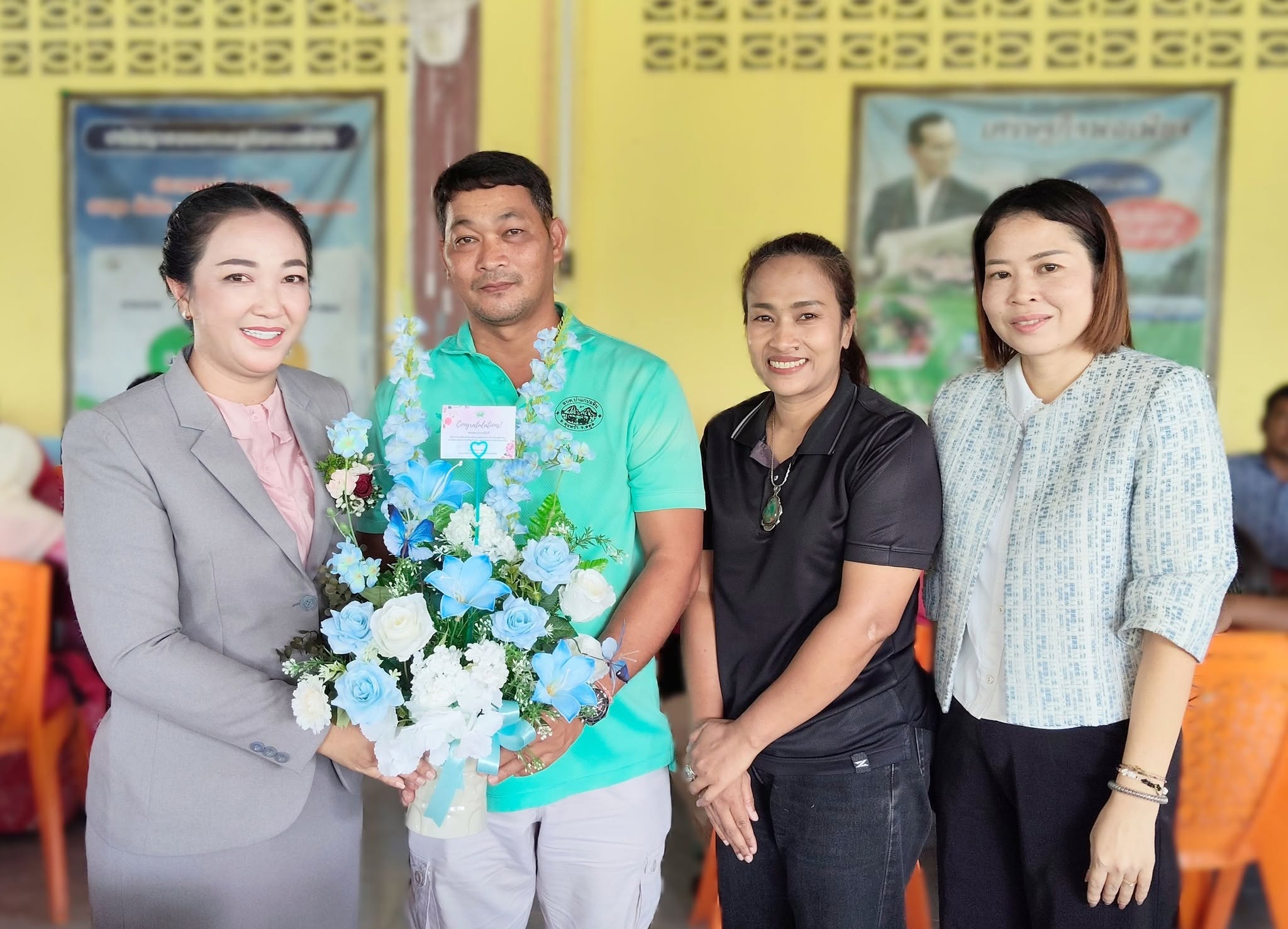 ขอแสดงความยินดีอย่างยิ่งแก่ นางละอองทิพย์ จันทวิลาศ เนื่องในโอกาสย้ายมาดำรงตำแหน่ง ผู้อำนวยการโรงเรียนผังปาล์ม 1